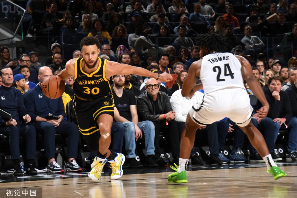 她的目光中 她的目光中