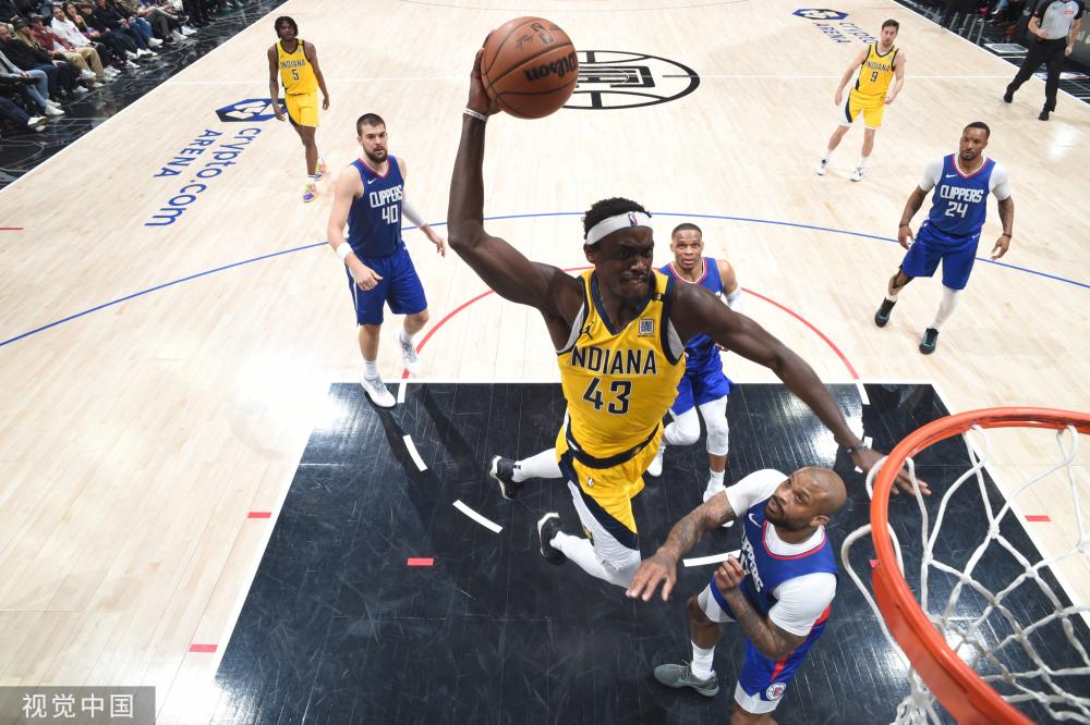 篮球场上的 篮球场上的