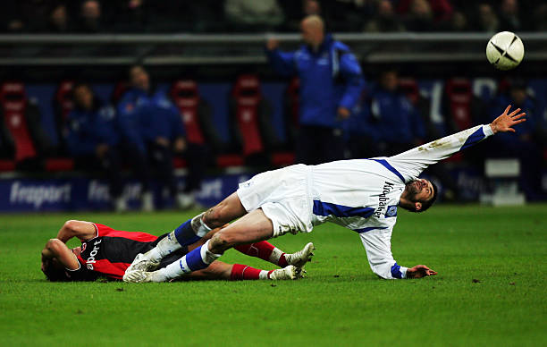 在防守端展 在防守端展