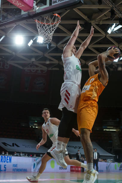 小卡复苏了，哈登终于可以休息了.